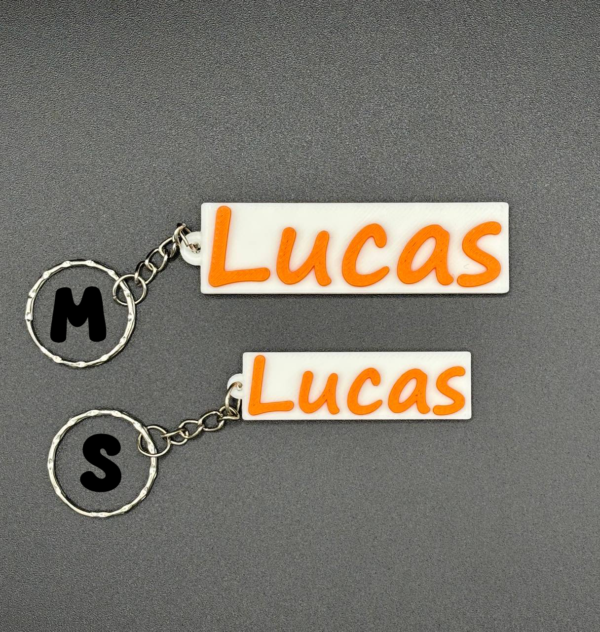 Llaveros personalizados con sus nombres y 2 tamaños